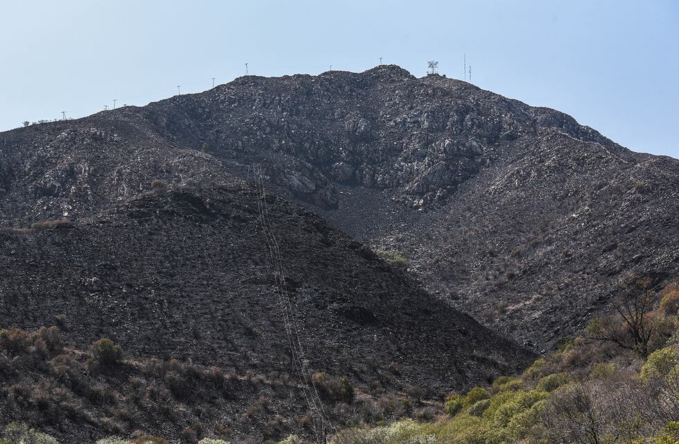 Incendios devastan el Valle de Punilla: Más de 40 mil hectáreas arrasadas y 21 casas quemadas