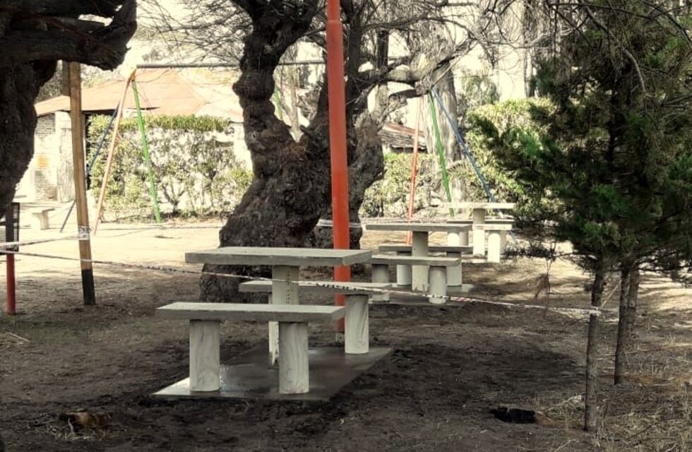 Villa del Mar: instalaron nuevos juegos de mesas y bancos en la plaza