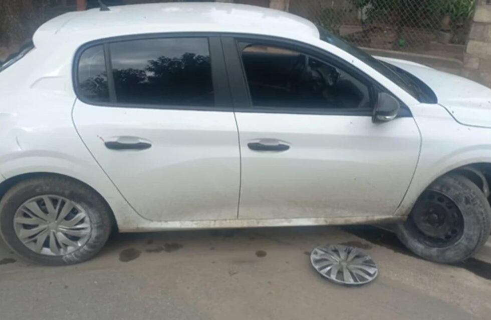 Violencia en Córdoba: los persiguieron por ocho kilómetros, chocaron contra una casa y atacaron a la Policía