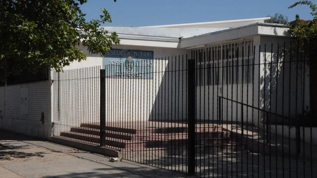 Un nene de quinto grado (10 años) fue abusado sexualmente en el baño de la escuela José Albino Gutiérrez de Maipú, por otros alumnos de séptimo.