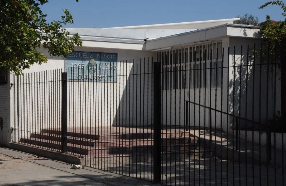 Alumnos de séptimo grado abusaron de otro de quinto en el baño de una escuela de Maipú