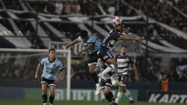 El Pirata en acción, en el cotejo ante Quilmes por la fecha 25 de Primera Nacional. (Federico López Claro / La Voz).