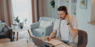 Qué empleo remoto pagan 20.500 dólares anuales.