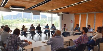 El Gobierno provincial y las sociedades rurales de San Luis, se reunieron con el fin de continuar con los trabajos para definir acciones que permitan potenciar la producción ganadera.