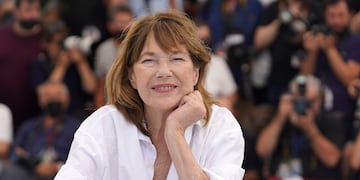 Jane Birkin posa en la sesión fotográfica de la película "Jane By Charlotte", en el 74º festival internacional de cine de Cannes, el 8 de julio de 2021. (AP)