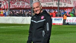 Roberto Carlos Mario Gómez, ex DT de Belgrano, que salvó a Talleres de Remedios de Escalada del descenso a la B Metropolitana en partido desempate ante Atlético de Rafaela