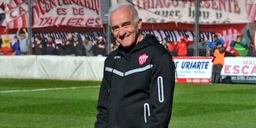 Roberto Carlos Mario Gómez, ex DT de Belgrano, que salvó a Talleres de Remedios de Escalada del descenso a la B Metropolitana en partido desempate ante Atlético de Rafaela