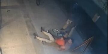 El ladrón fue reducido por el dueño del local.