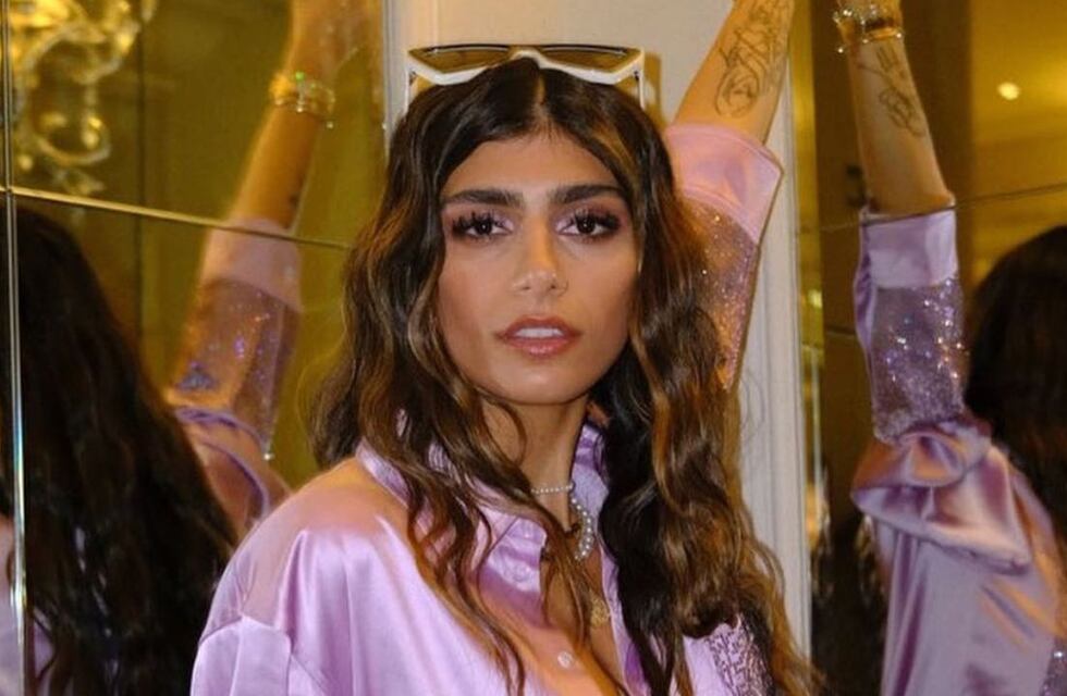 Vestido body print y sandalias de globo: Cuánto sale el extravagante look de Mia Khalifa