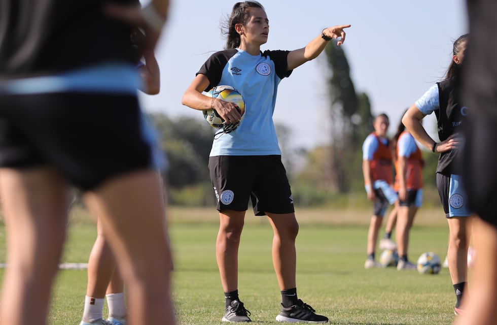 La DT de Belgrano abrió el debate: “En algún momento habrá mujeres dirigiendo al masculino”