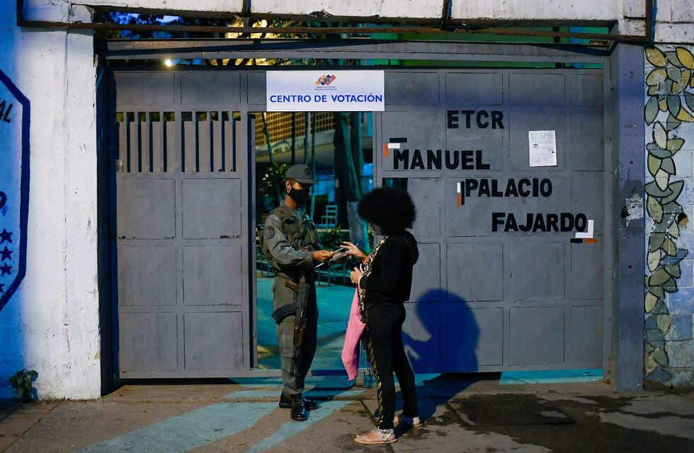 Con baja participación, en Venezuela cerró la votación sin incidentes