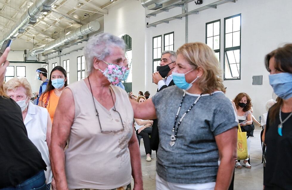 Vacunados los mayores de 90 años, comenzó la inoculación de los de 80 en Santa Fe