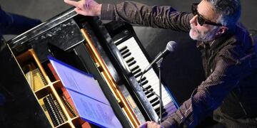 El músico Fito Páez fue distinguido como Doctor Honoris Causa por la Universidad Nacional de Rosario (UNR), La ceremonia fue en el Espacio Cultural Universitario (ECU).