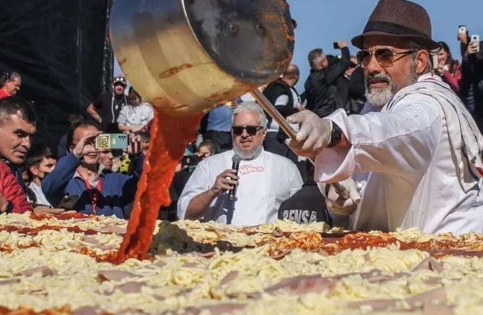 Día de la Milanesa: en Luján cocinaron la napolitana más grande del mundo