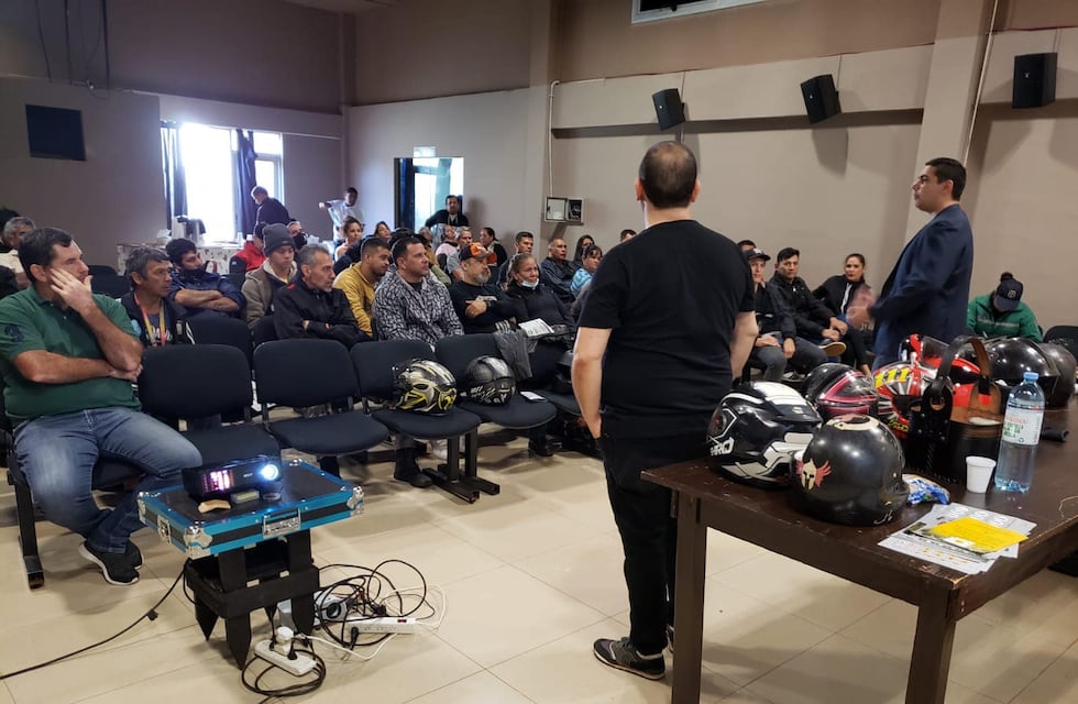 Brindaron taller sobre conducción segura de motocicletas