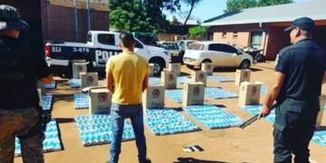 Detienen a un hombre en Puerto Piray por transporte ilegal de cigarrillos y robo de vehículo.