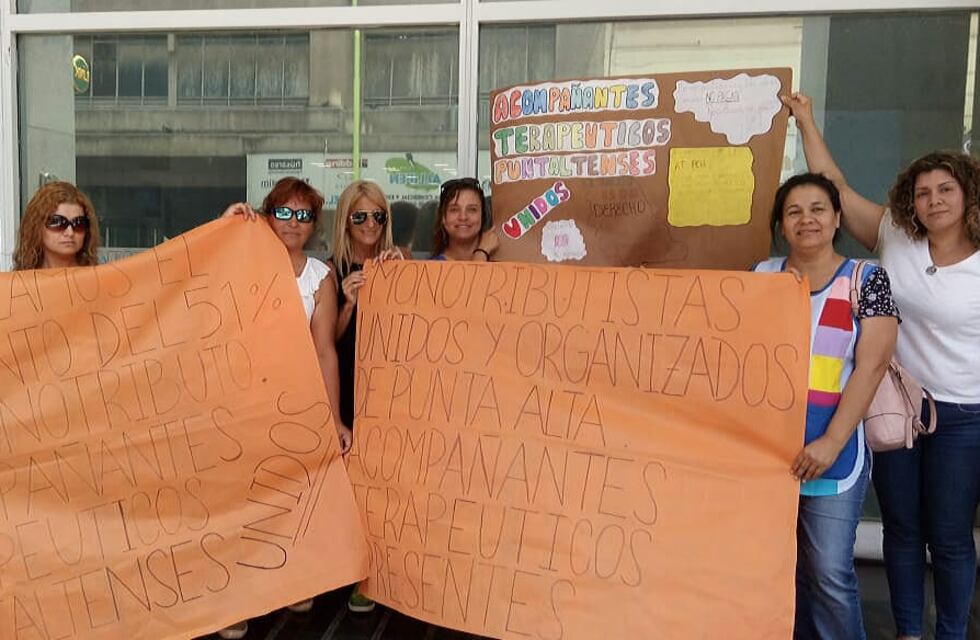 Los acompañantes terapéuticos de Punta Alta marchan junto al resto del país