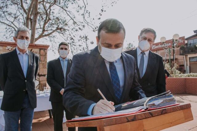 El Gobernador de la provincia presidió el aniversario N°85 de la ciudad de Colonia Wanda.