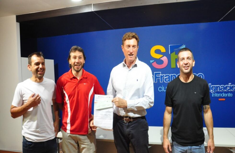 Entrega de ayuda económica a la Doble San Francisco Miramar