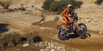 Danilo Petrucci, en su primer Dakar, ligó el triunfo en la Etapa 5 por recargo a Price.