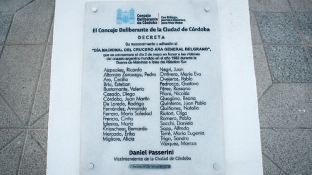 Los nombres de los concejales en el homenaje a los caídos y sobrevivientes del crucero Belgrano (foto, Suquía).