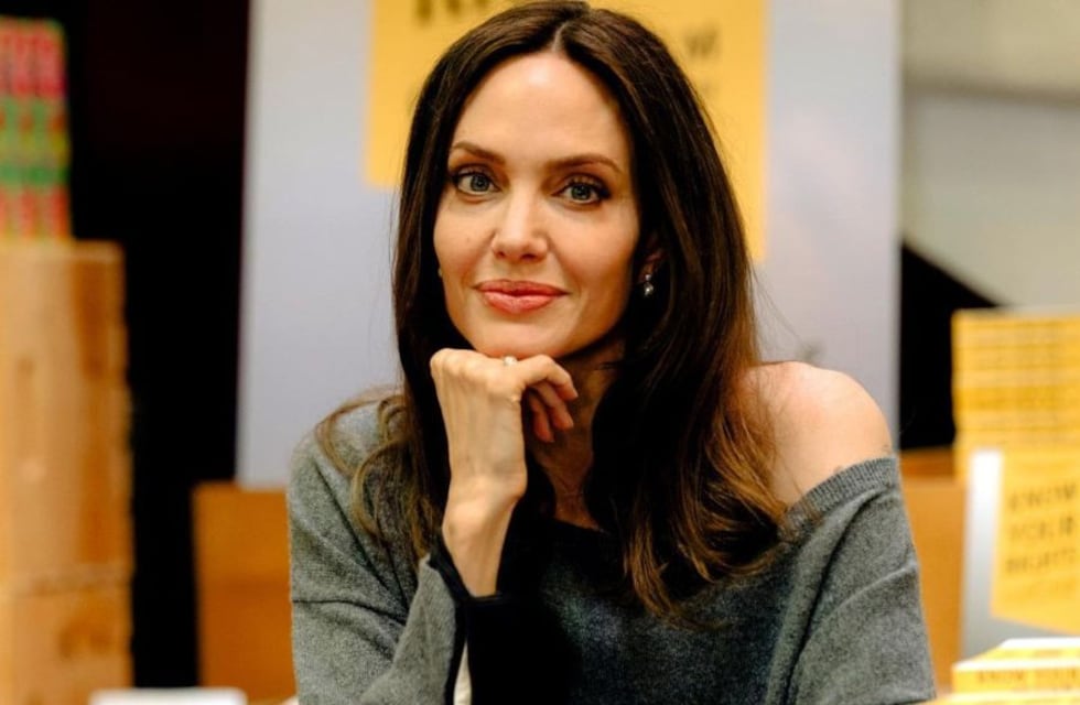 La vez que Angelina Jolie posó desde el campo y sin ropa