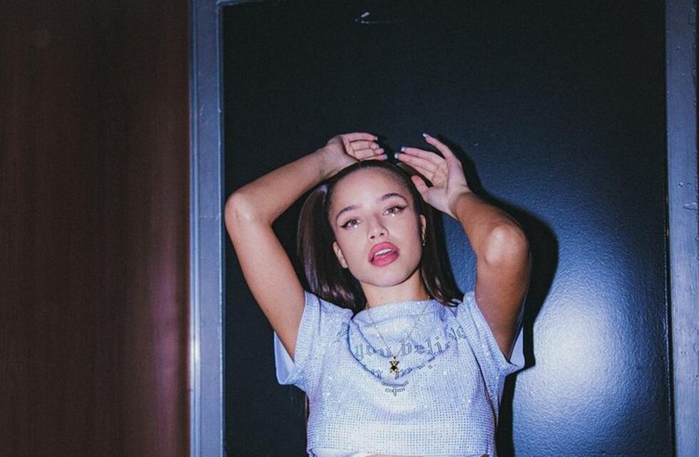 Emilia Mernes se atrevió a una arriesgada microbikini negra y se llevó corazones rojos en Instagram: “Pegué buen ph”