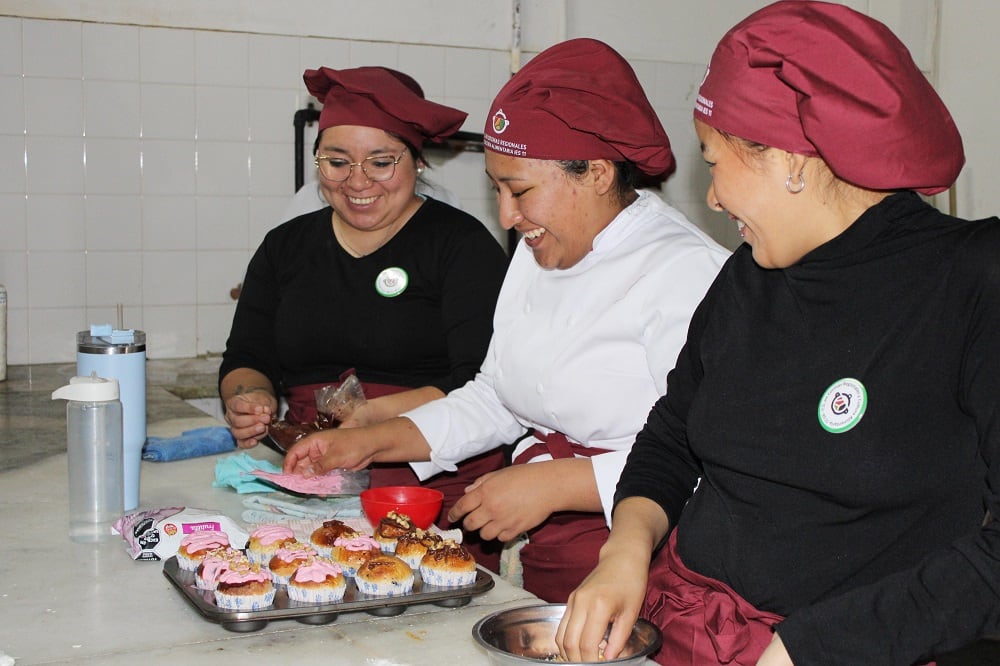Preparaciones dulces y saladas fueron presentadas por los distintos grupos capacitados, al final de cada jornada.