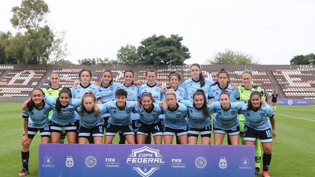 Presidente de Belgrano, el Luifa Artime felicitó al equipo femenino por una temporada inolvidable (Prensa Belgrano).