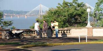 Menor de edad en grave estado tras caer de un mirador en Posadas.