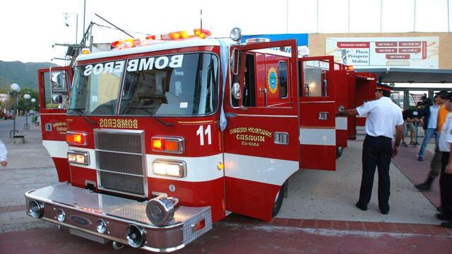 DE FIESTA. Por la incorporación de una autobomba de última generación (LaVoz).