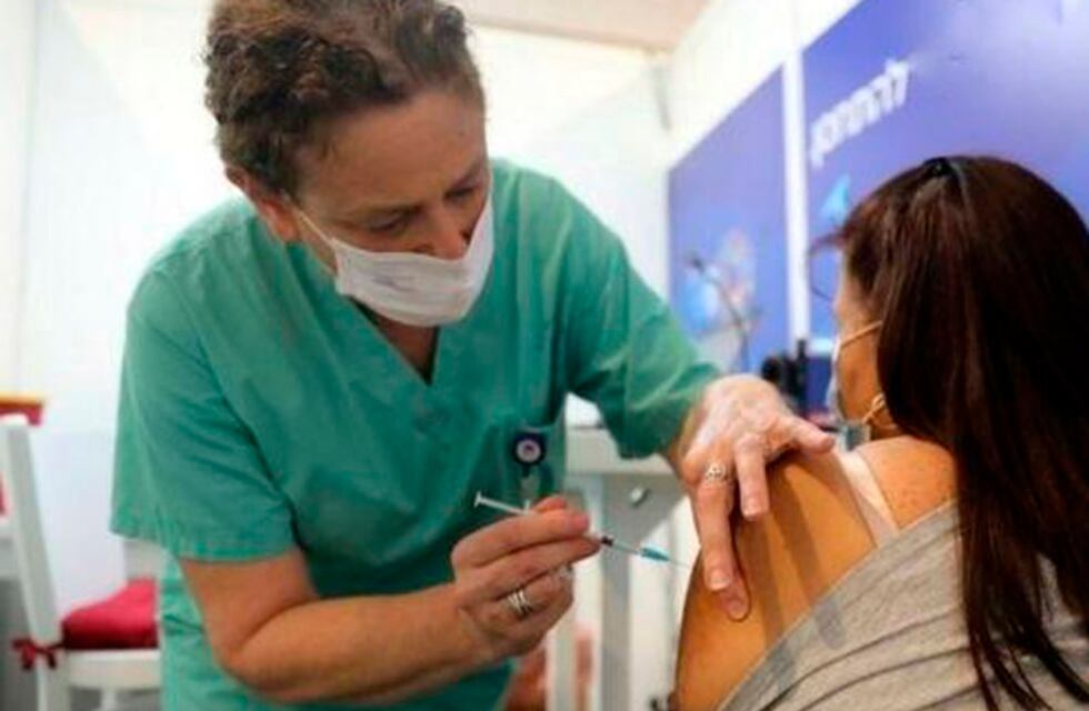 Comienzan a vacunar contra el coronavirus a mayores de 35 años en La Pampa