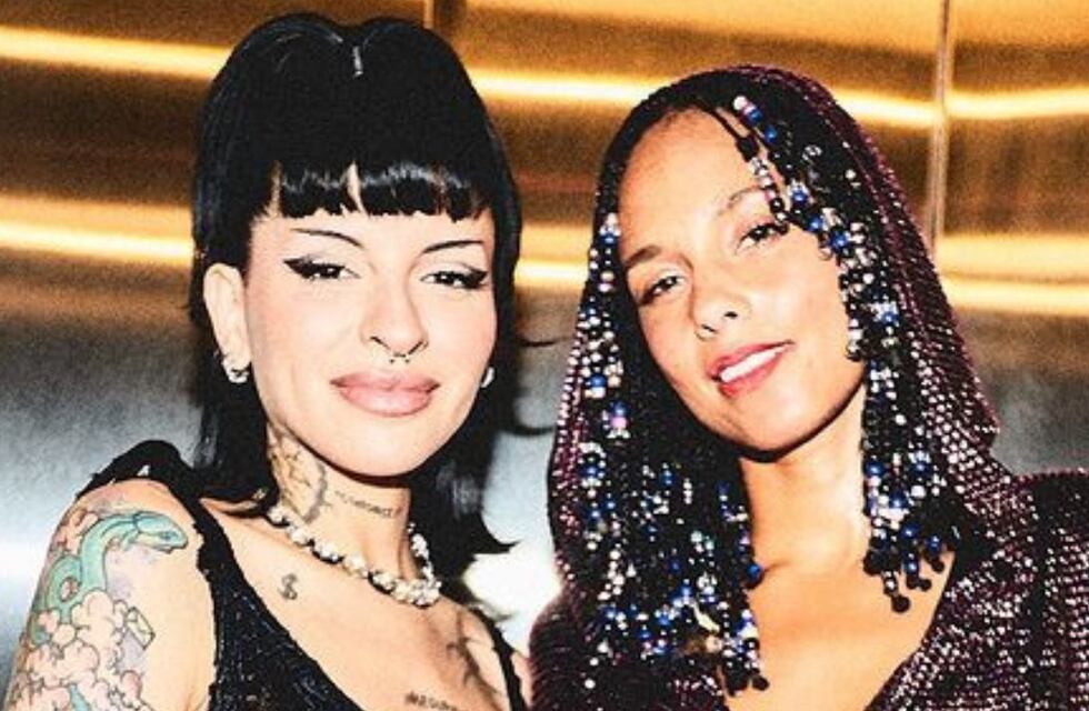 Cazzu usó un vestido infartante y transparente en el show de Alicia Keys