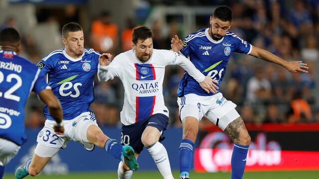 Lionel Messi en el partido ante Racing de Estrasburgo. (AP)