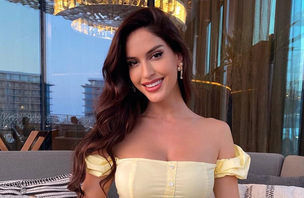 Natalia Barulich, la ex de Maluma, se sumó a a la moda de usar un pañuelo como bikini