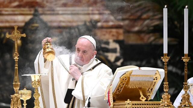 La misa se celebró, como el resto de actos navideños en el Vaticano, sin fieles y en una basílica con apenas 100 personas.