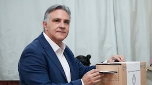 Votó el gobernador Martín Llaryora, en barrio Centro. (Prensa Gobierno de Córdoba)