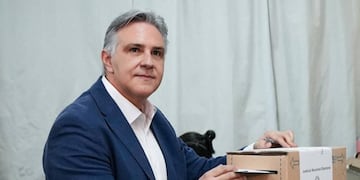 Votó el gobernador Martín Llaryora, en barrio Centro. (Prensa Gobierno de Córdoba)