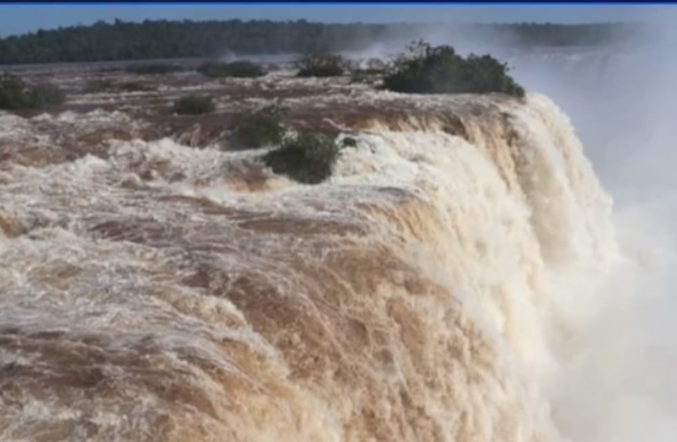 Un pedido de matrimonio sorprendió a turistas en las Cataratas del Iguazú