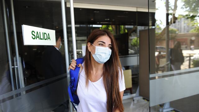 Zulemita Menem dio detalles de la salud de su padre, Carlos Menem, quien permanece internado en el sanatorio Los Arcos de Palermo por una infección urinaria. (Clarín)