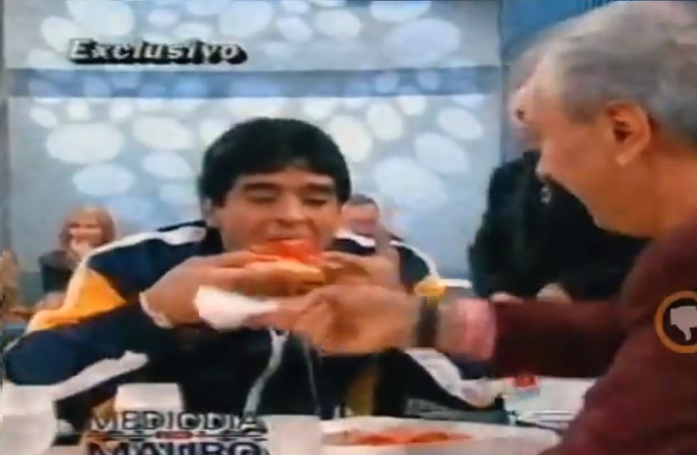 Murió Mauro Viale: la entrevista a Diego Maradona que terminó con todo el estudio comiendo pizzas