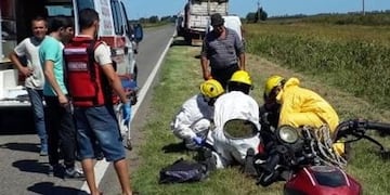 El motociclista perdió el control a causa de un bache de la Ruta 35, en Huinca Renancó.
