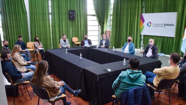 Reunión de funcionarios municipales y provinciales con trabajadores de eventos