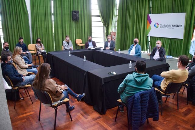 Reunión de funcionarios municipales y provinciales con trabajadores de eventos