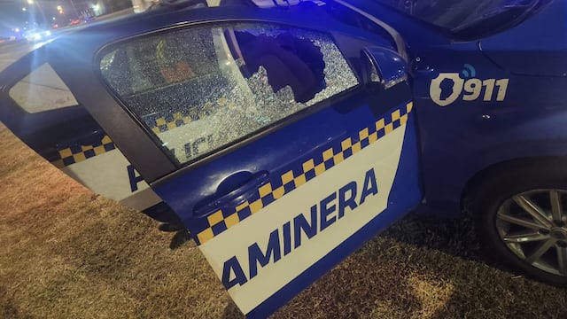 Atacaron a piedrazos un móvil de la Caminera en Córdoba.