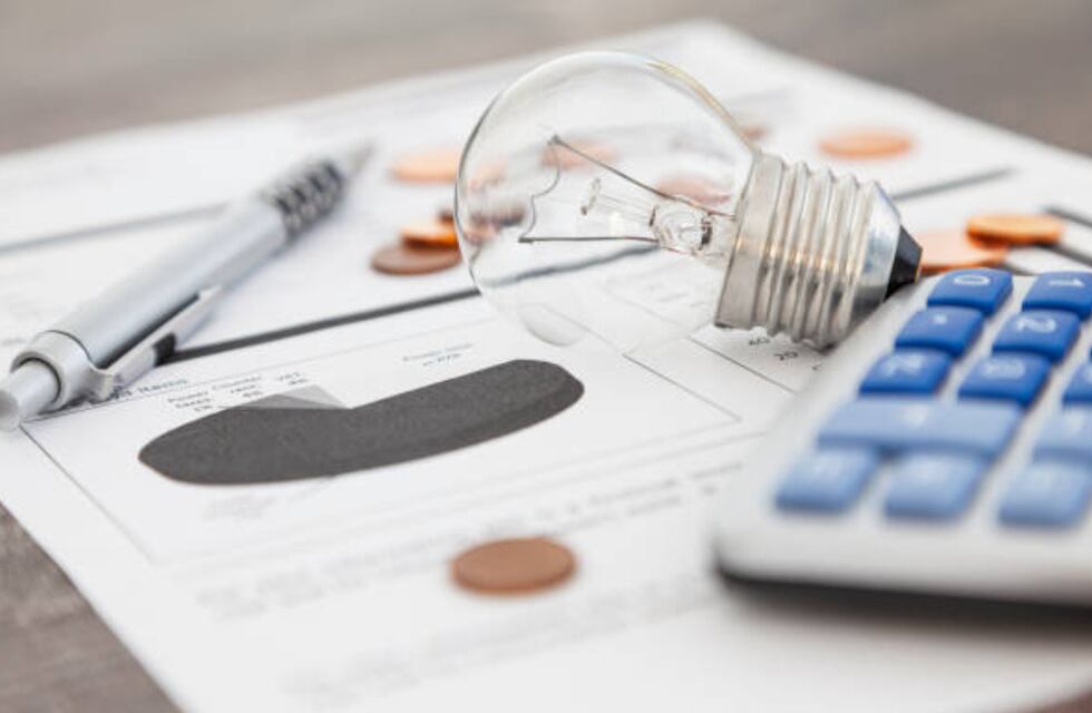 Miles de usuarios deberán cambiar la forma de pagar la luz: cómo y desde cuándo