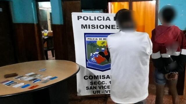 Dos detenidos tras sustraer objetos de un automóvil en San Vicente.