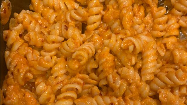 Receta de salsa picante con vodka de Gigi Hadid.