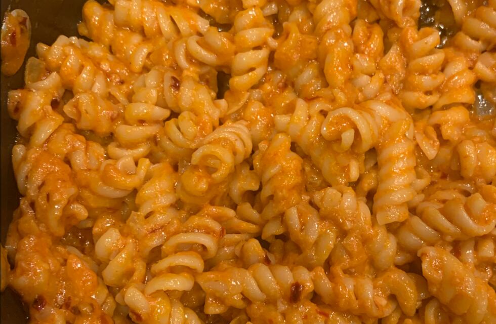 Cómo preparar salsa picante con vodka para las pastas, la receta que es furor en TikTok