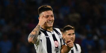 Rodrigo Garro anotó el segundo para Talleres en el clásico ante Belgrano (Pedro Castillo y Facundo Luque)